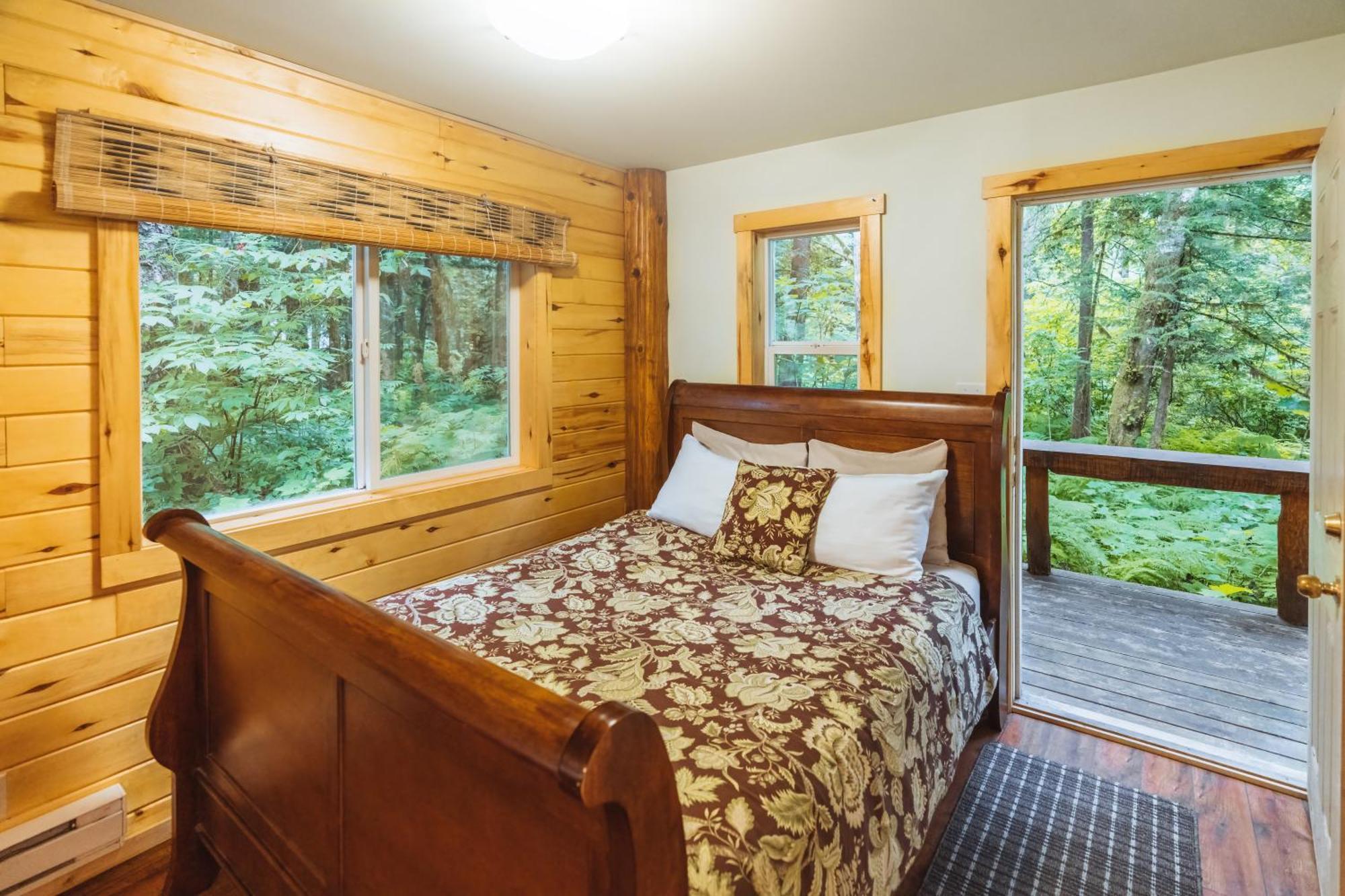 Bella Coola Grizzly Tours And Resort Hagensborg Екстериор снимка