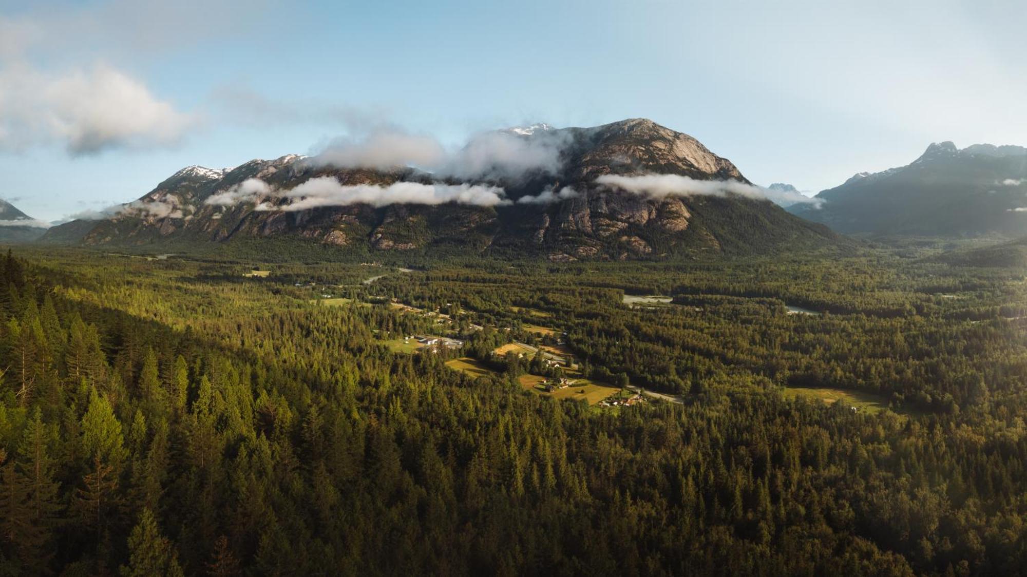 Bella Coola Grizzly Tours And Resort Hagensborg Екстериор снимка