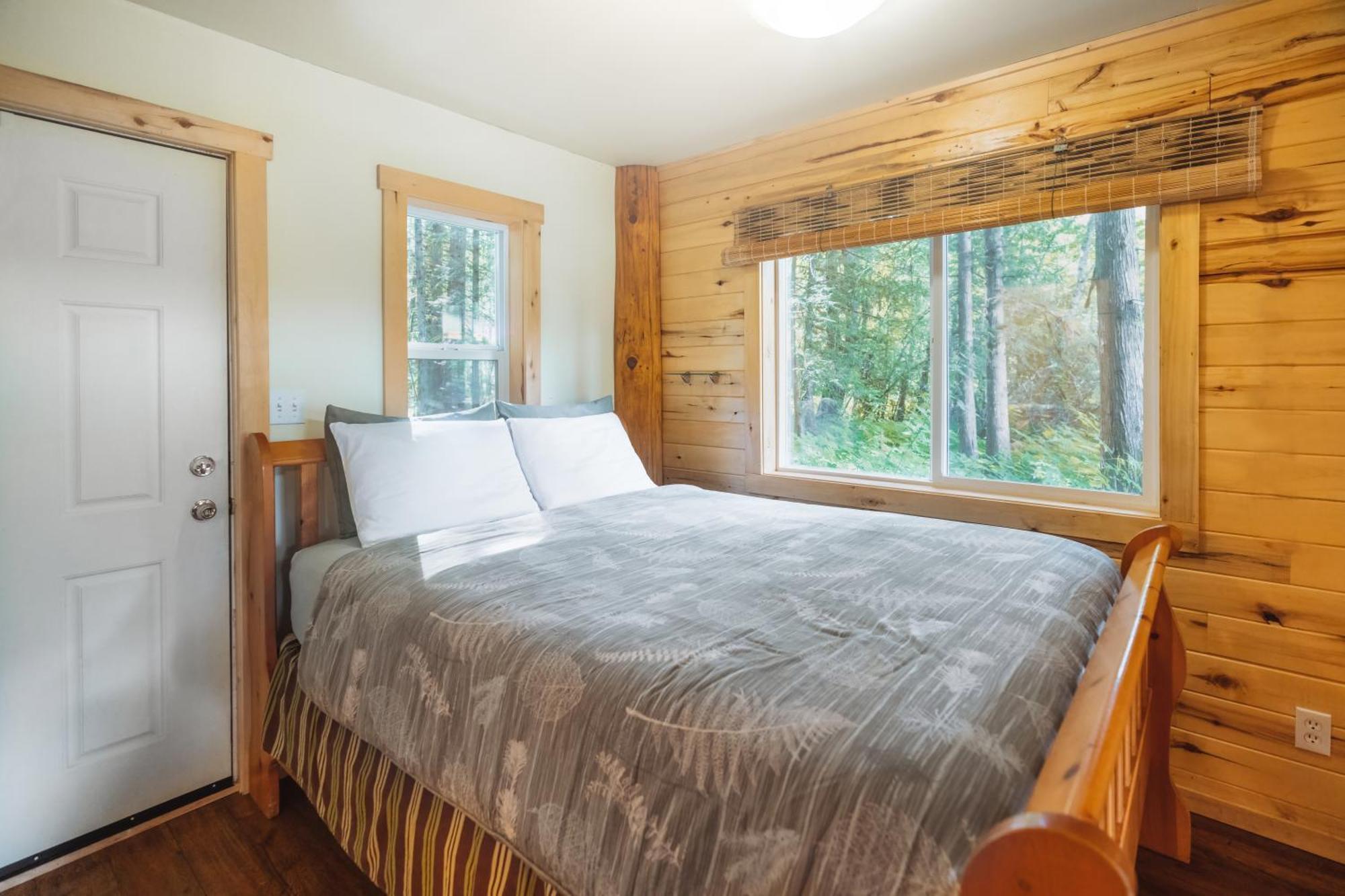 Bella Coola Grizzly Tours And Resort Hagensborg Екстериор снимка