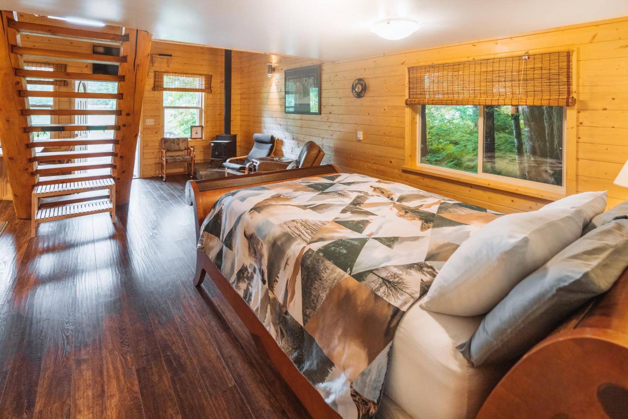 Bella Coola Grizzly Tours And Resort Hagensborg Екстериор снимка