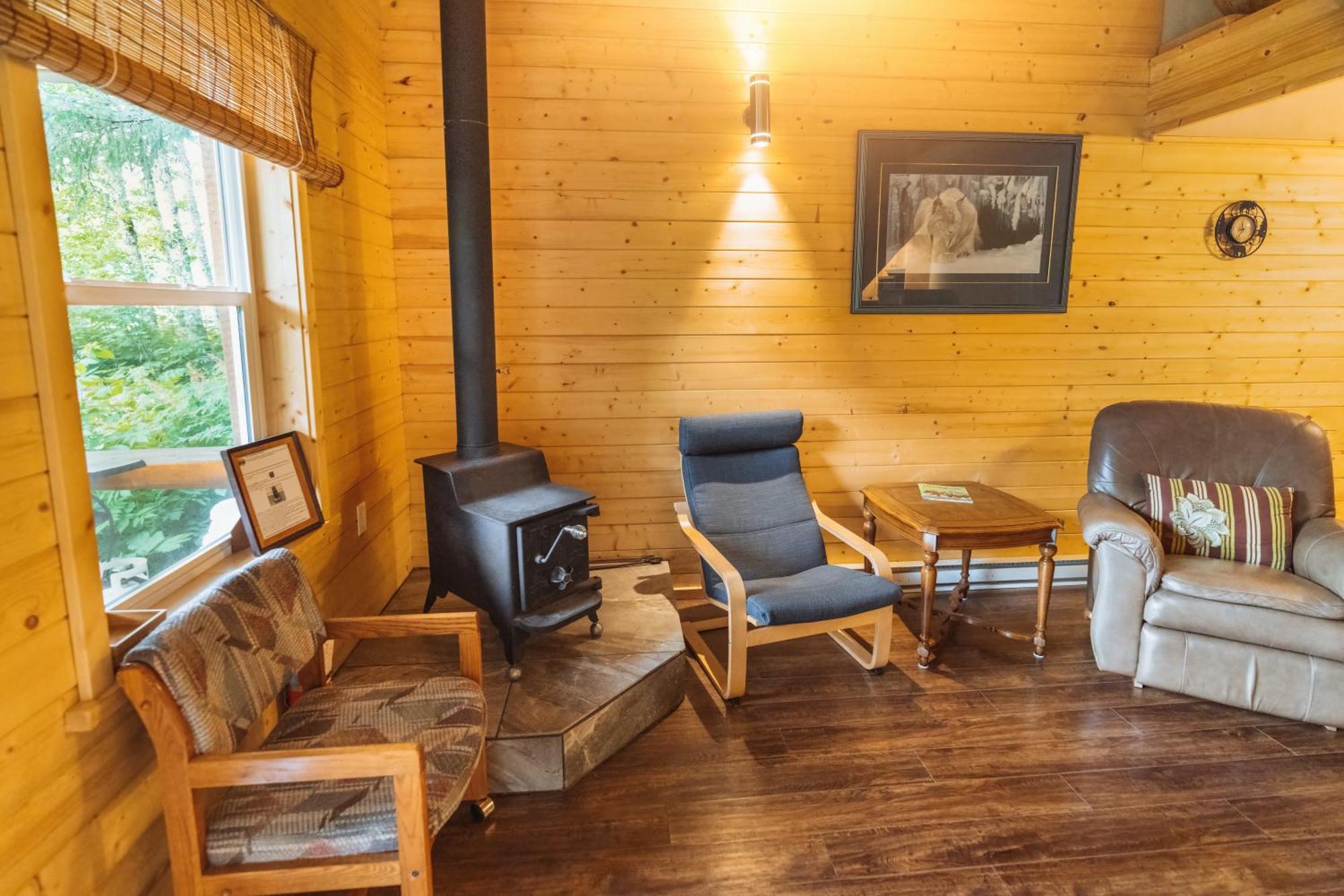 Bella Coola Grizzly Tours And Resort Hagensborg Екстериор снимка
