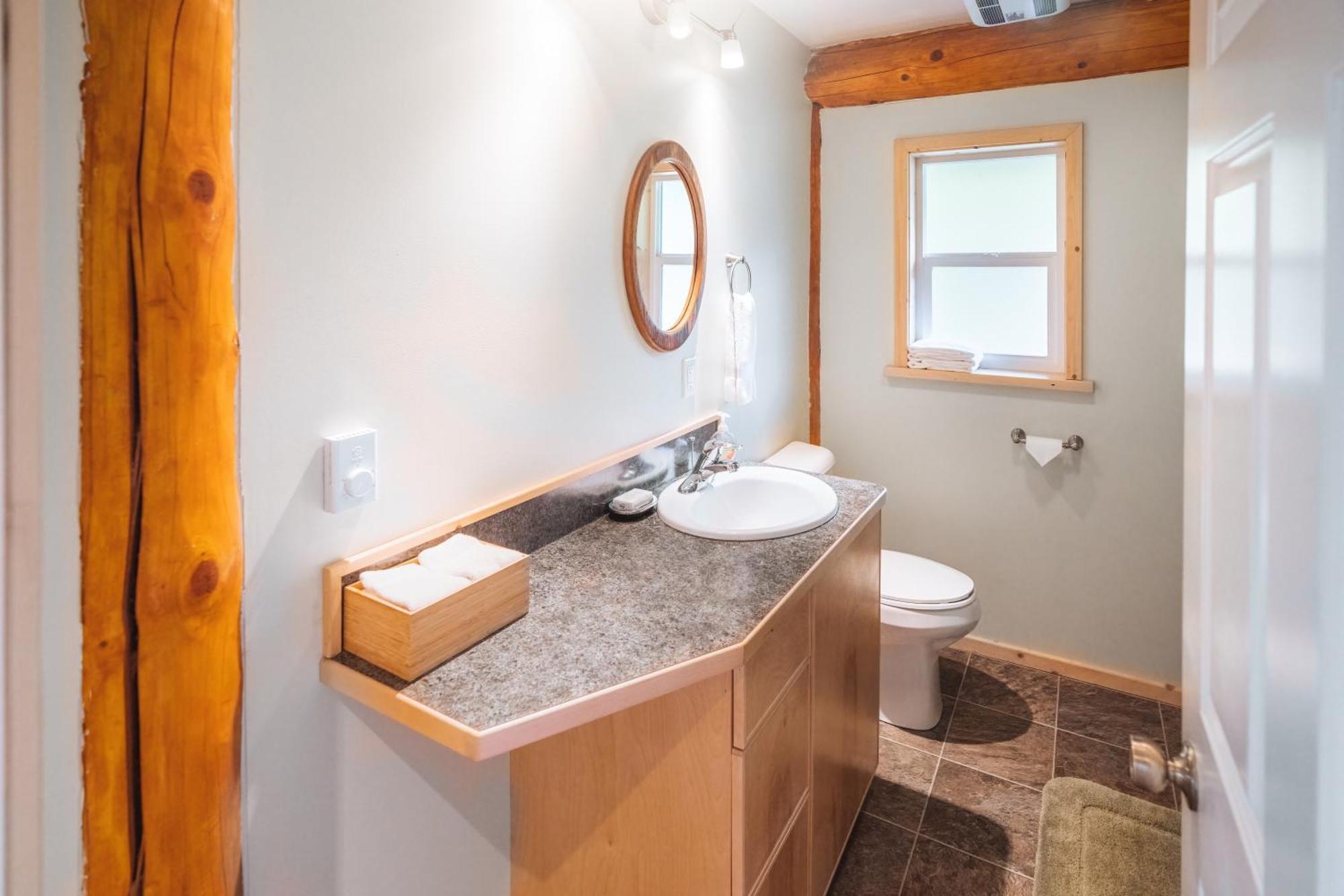 Bella Coola Grizzly Tours And Resort Hagensborg Екстериор снимка