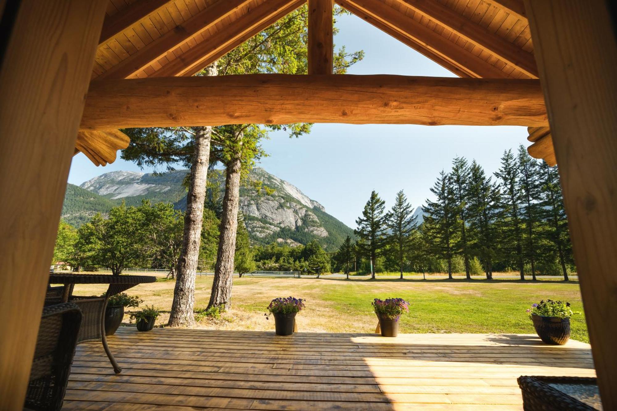 Bella Coola Grizzly Tours And Resort Hagensborg Екстериор снимка