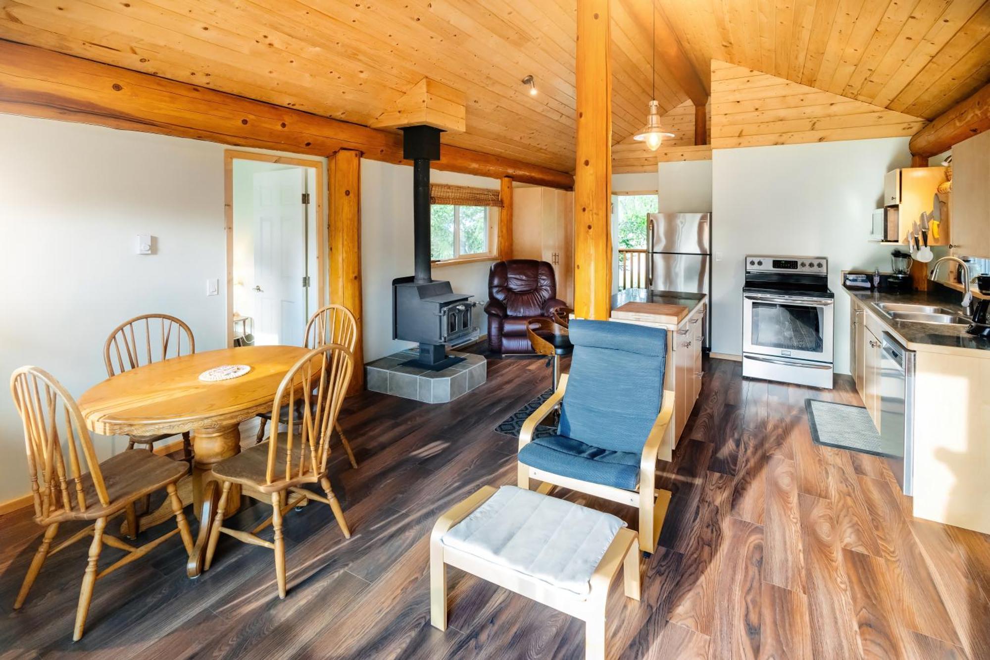Bella Coola Grizzly Tours And Resort Hagensborg Екстериор снимка