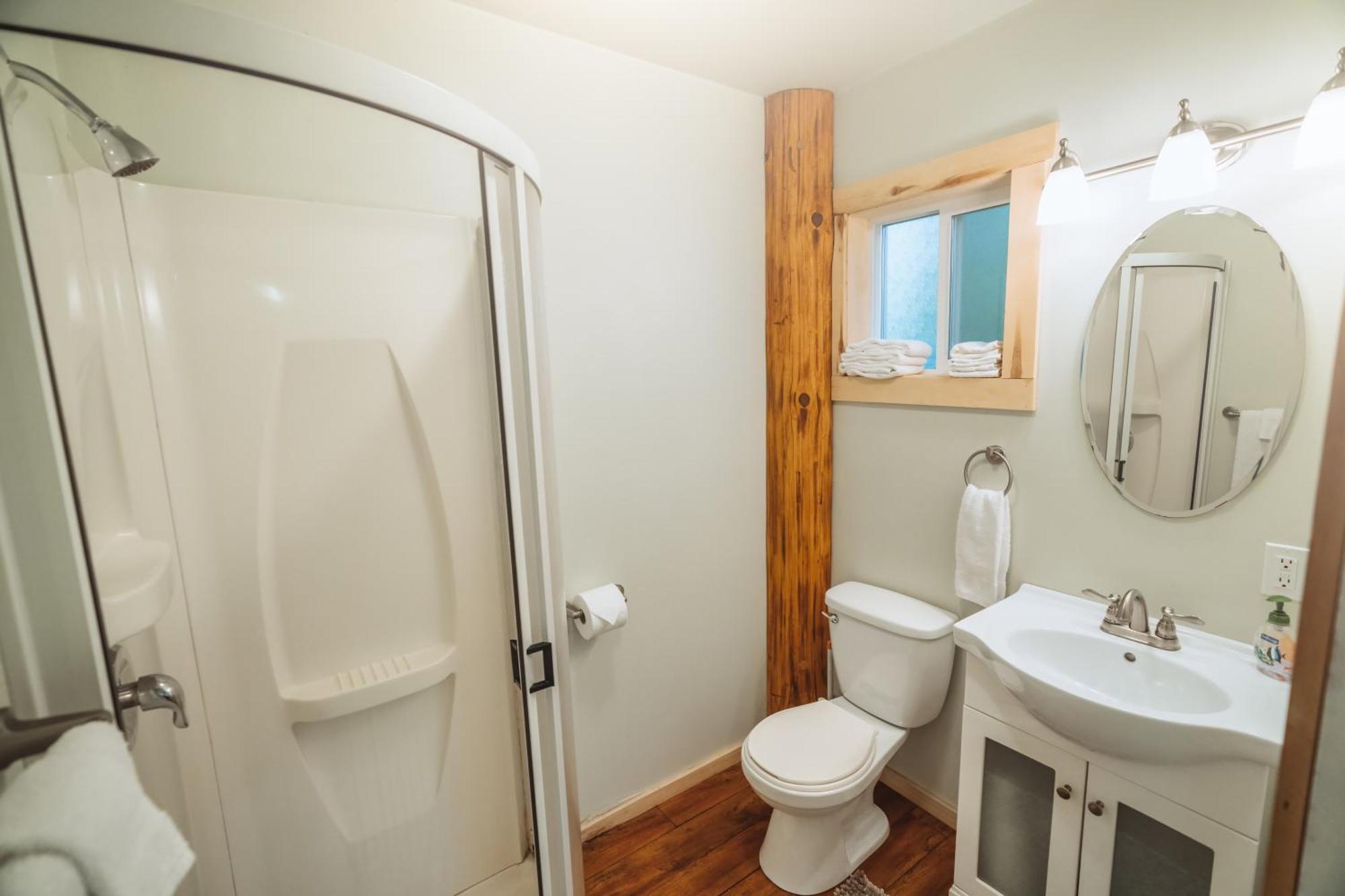 Bella Coola Grizzly Tours And Resort Hagensborg Екстериор снимка