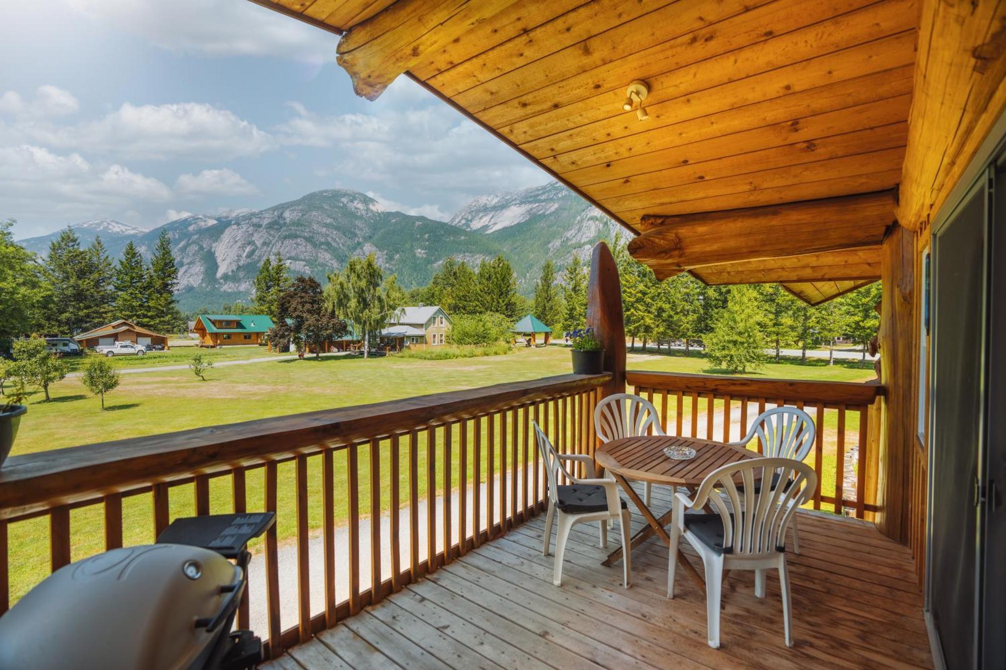 Bella Coola Grizzly Tours And Resort Hagensborg Екстериор снимка